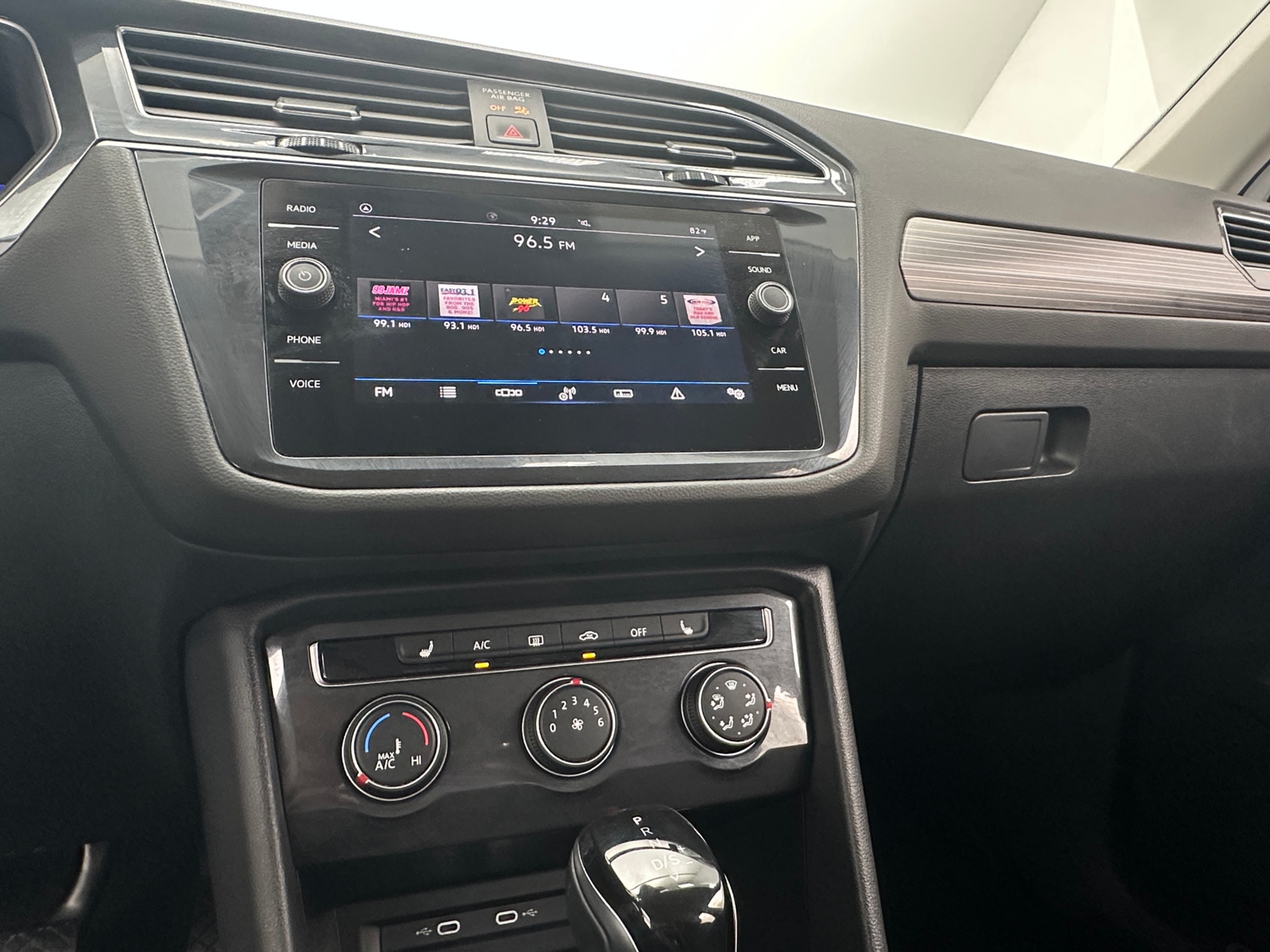 Thumbnail: 2024 Volkswagen Tiguan - 3