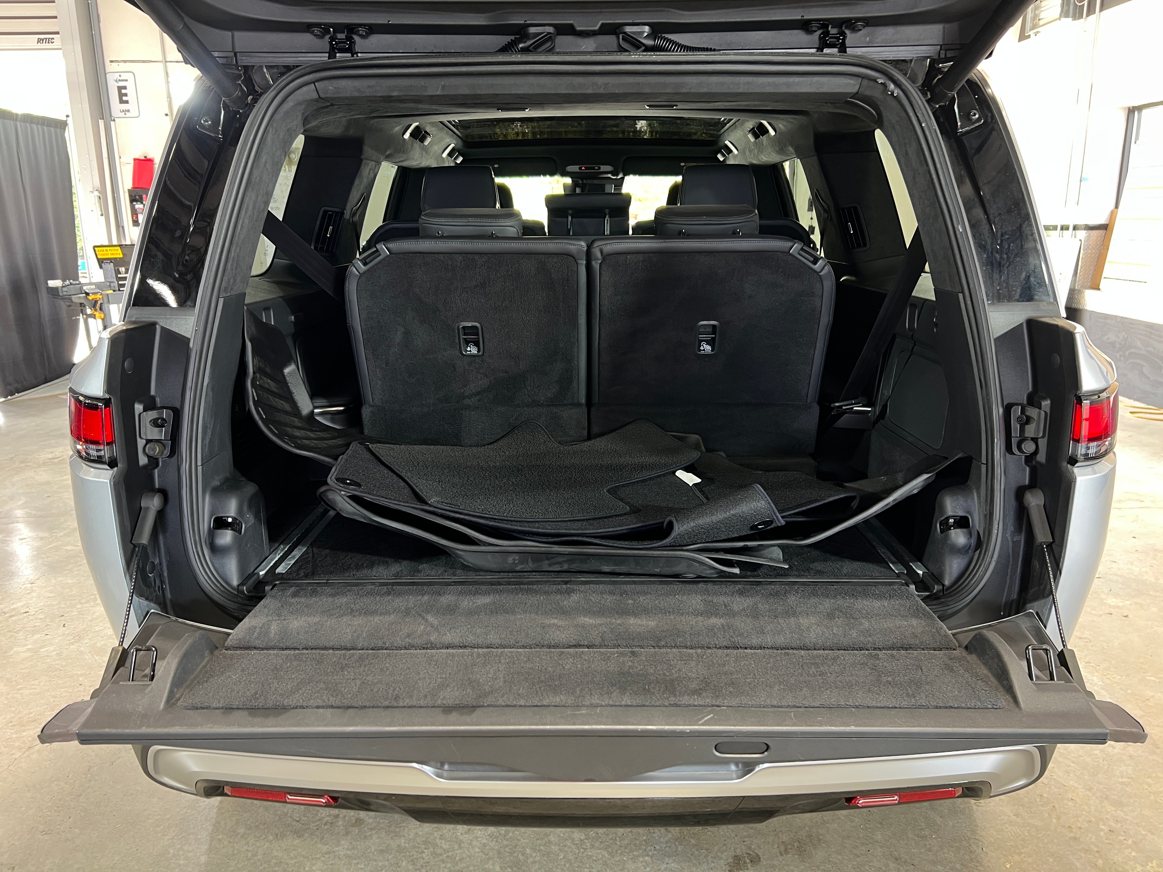 Used 2025 Rivian R1S Adventure with VIN 7PDSGBBA4SN046628 for sale in Auburn, WA