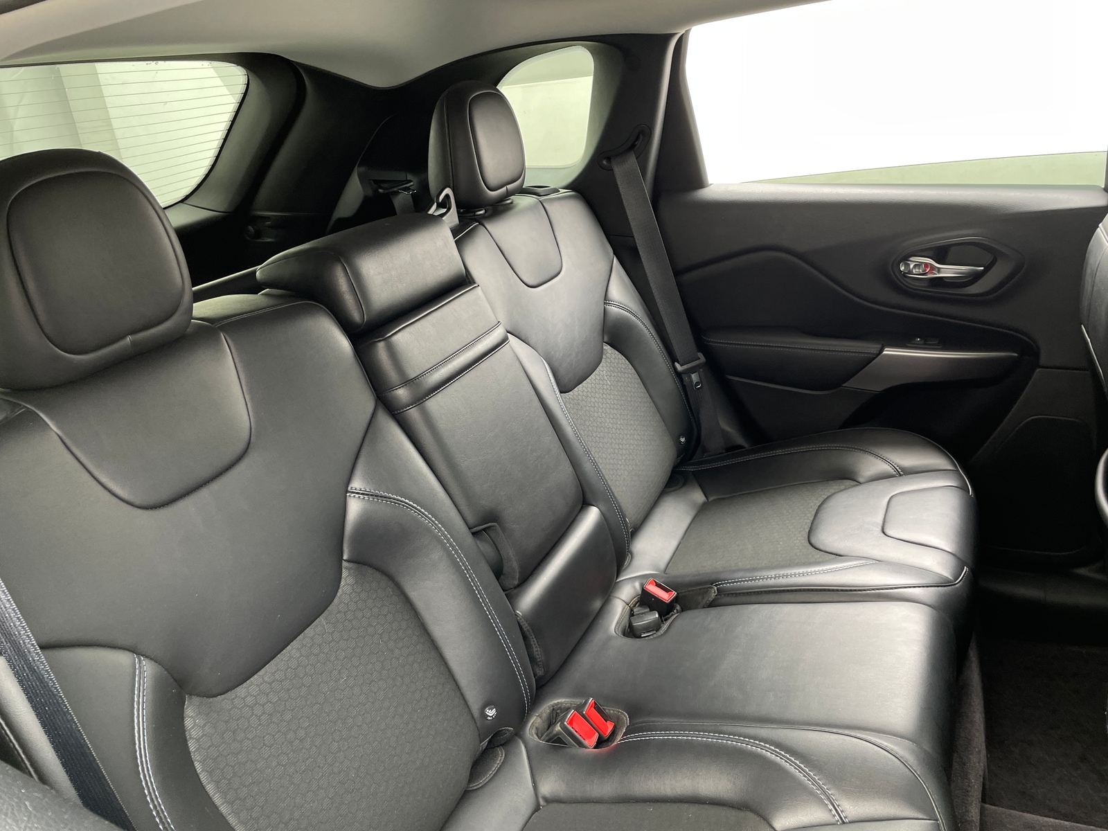 Thumbnail: 2019 Jeep Cherokee - 6