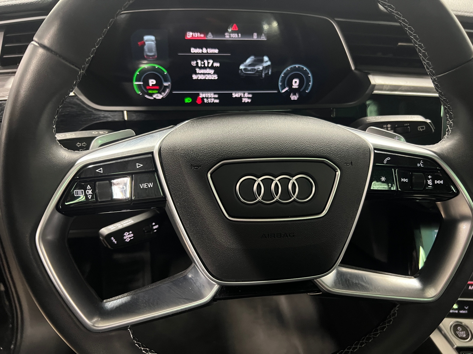 Thumbnail: 2023 Audi e-tron - 4