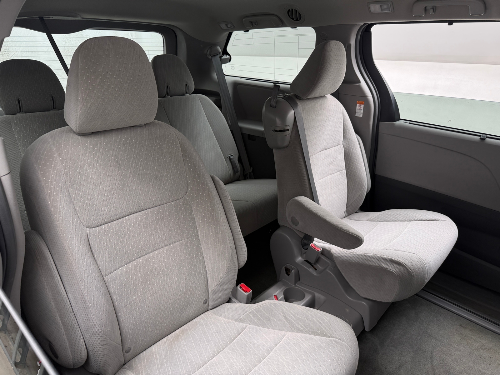 Thumbnail: 2018 Toyota Sienna - 6