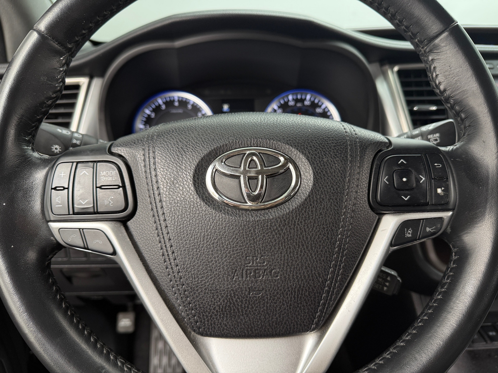 Thumbnail: 2017 Toyota Highlander - 4