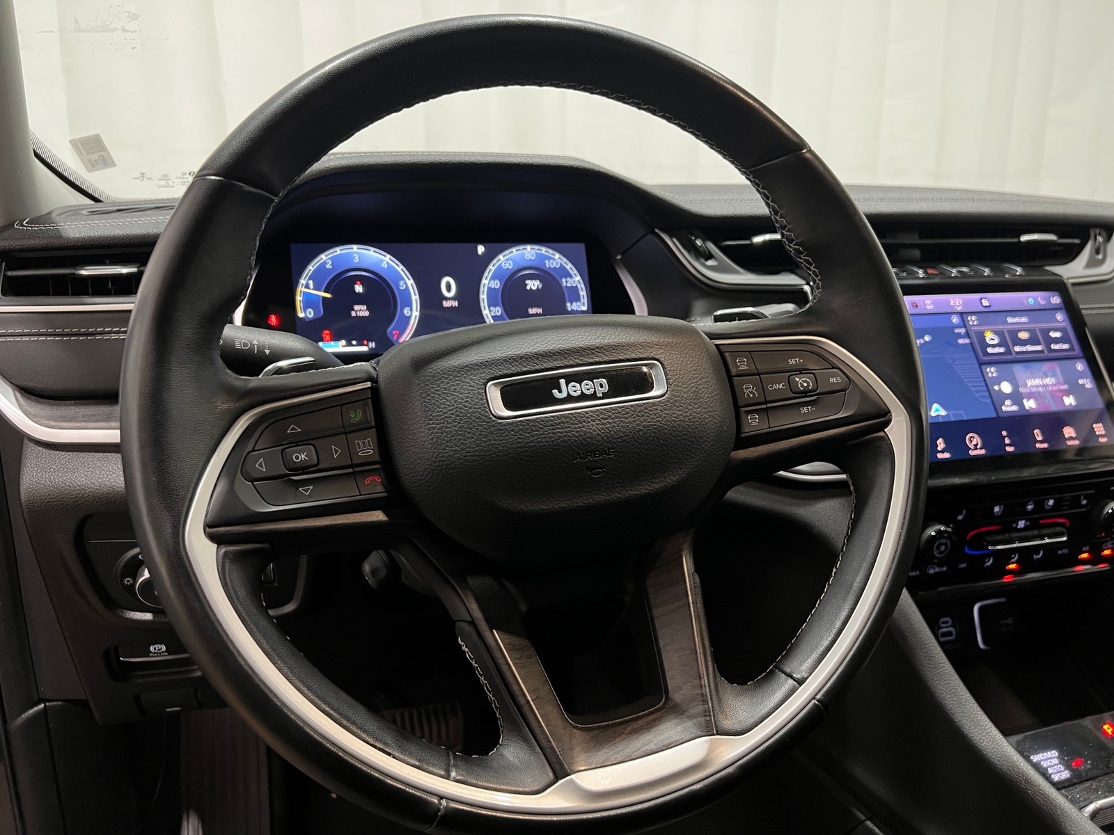 Thumbnail: 2022 Jeep Grand Cherokee L - 4