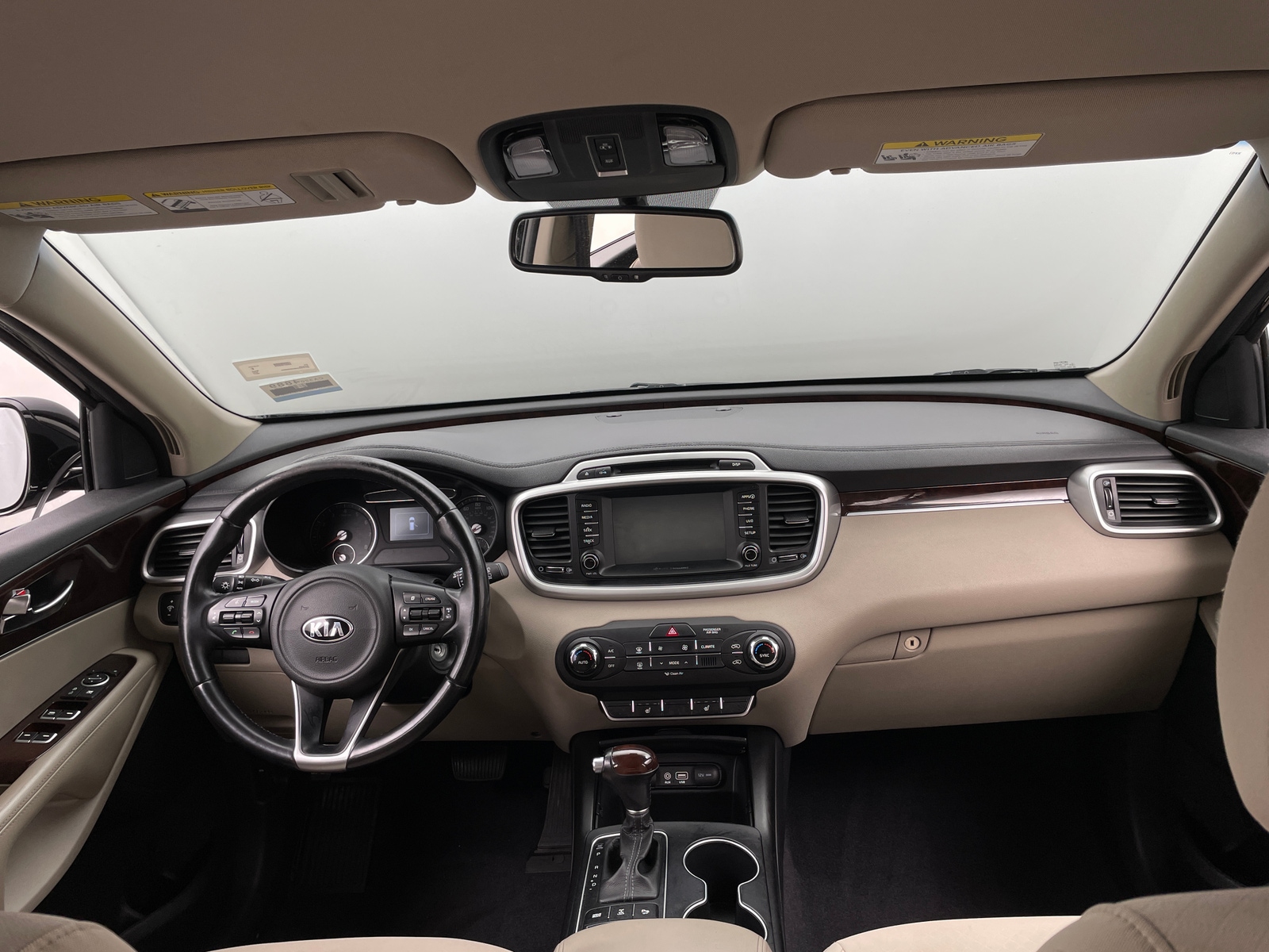 Thumbnail: 2017 Kia Sorento - 3