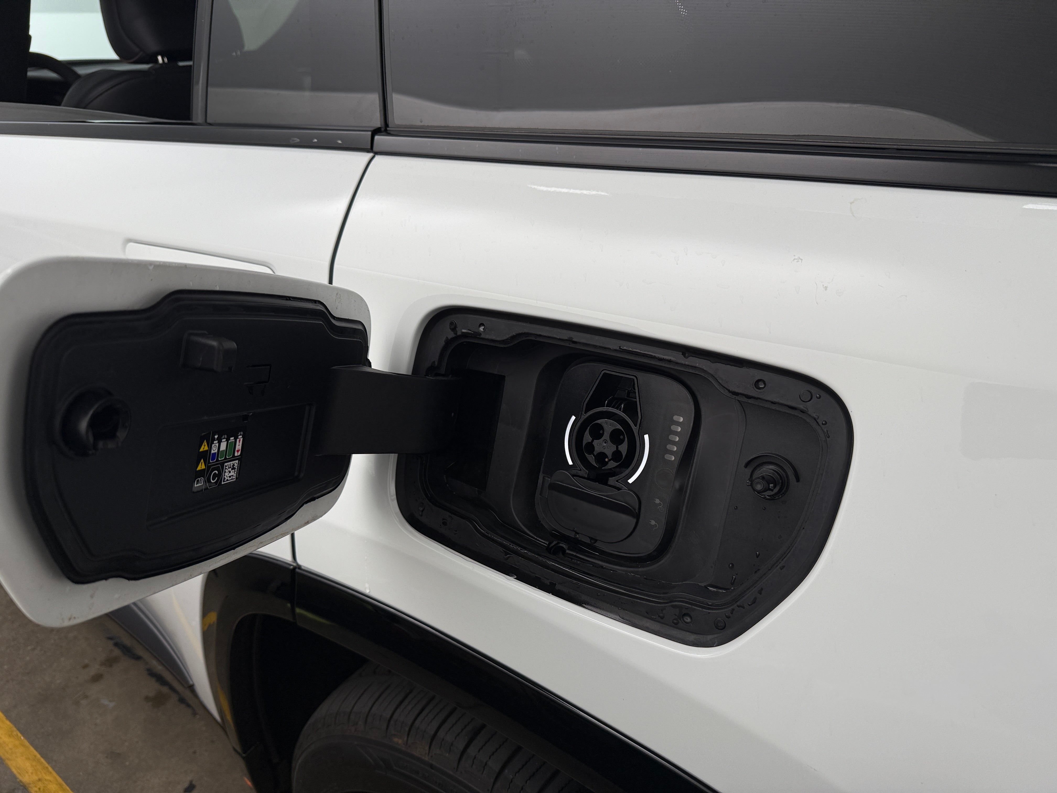 Used 2025 Jeep Wagoneer S Launch Edition with VIN 3C4RJNAK1ST563372 for sale in Oak Creek, WI