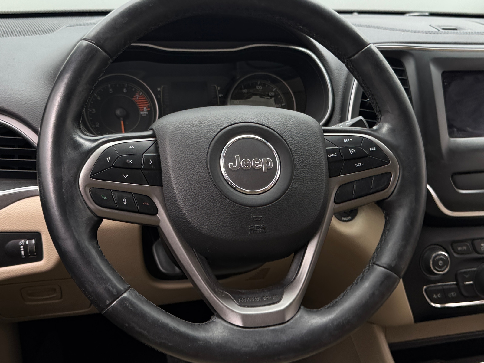 Thumbnail: 2019 Jeep Cherokee - 5