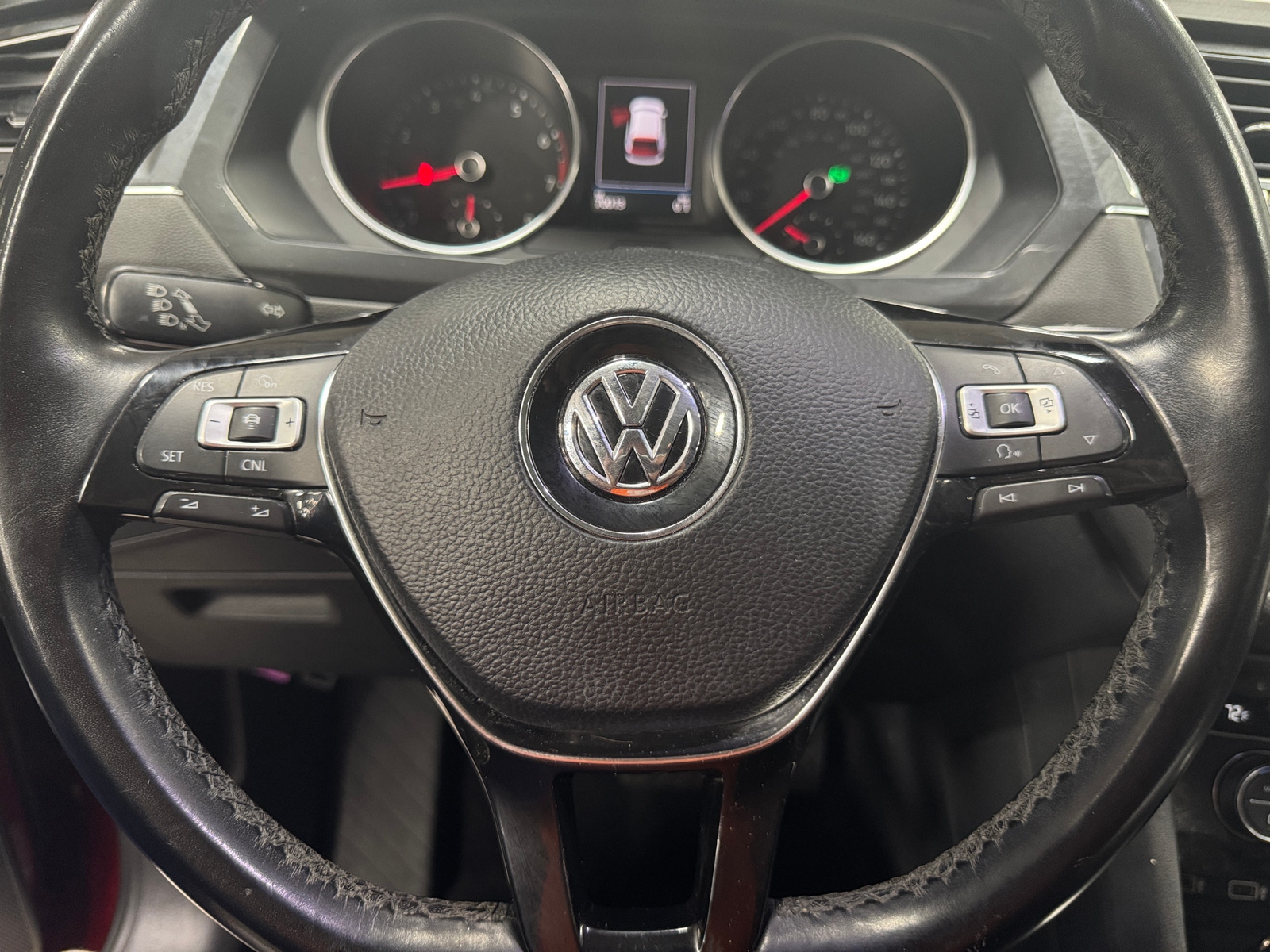 Thumbnail: 2018 Volkswagen Tiguan - 4