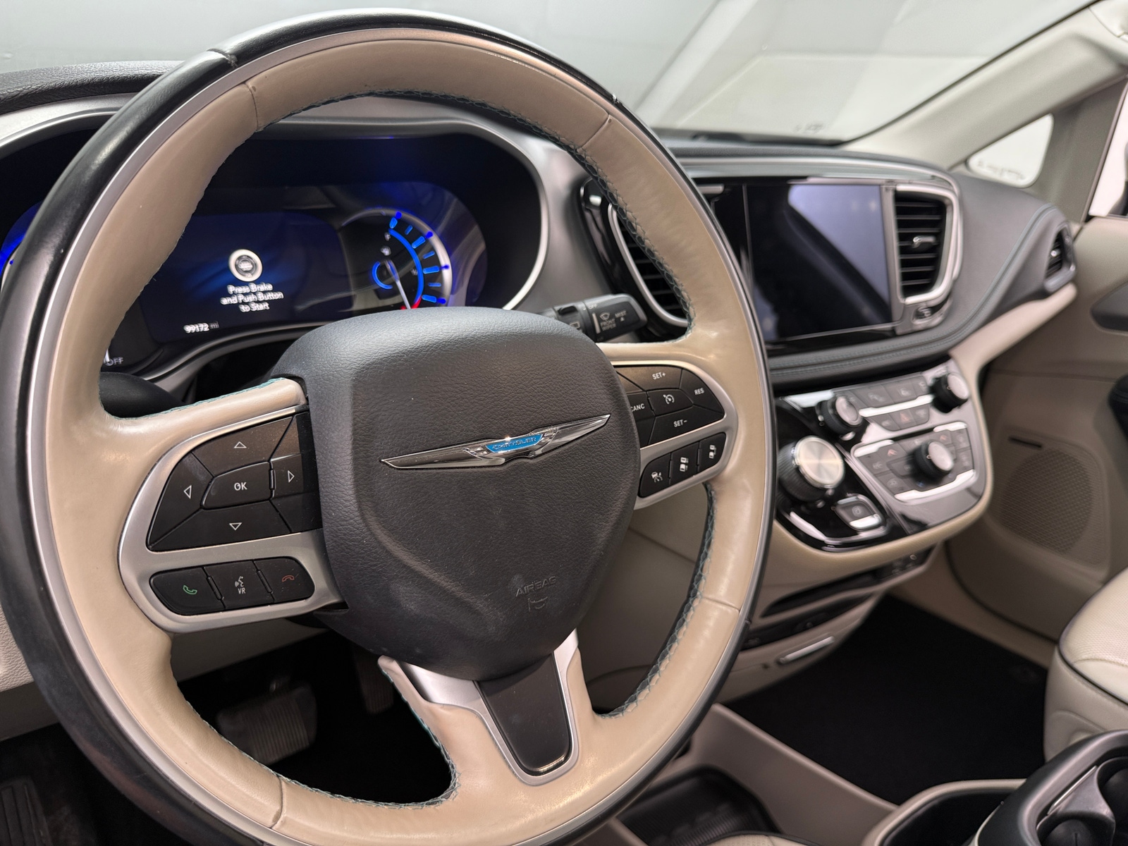 Thumbnail: 2018 Chrysler Pacifica - 4