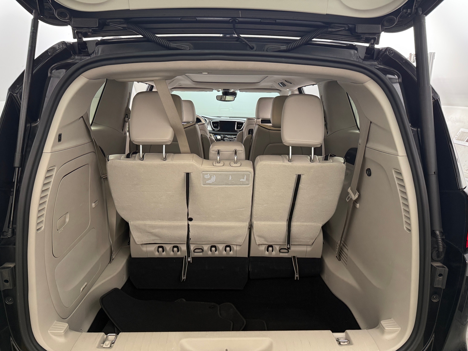 Thumbnail: 2018 Chrysler Pacifica - 6