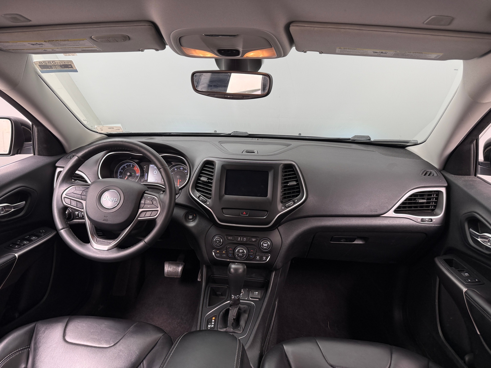 Thumbnail: 2019 Jeep Cherokee - 3
