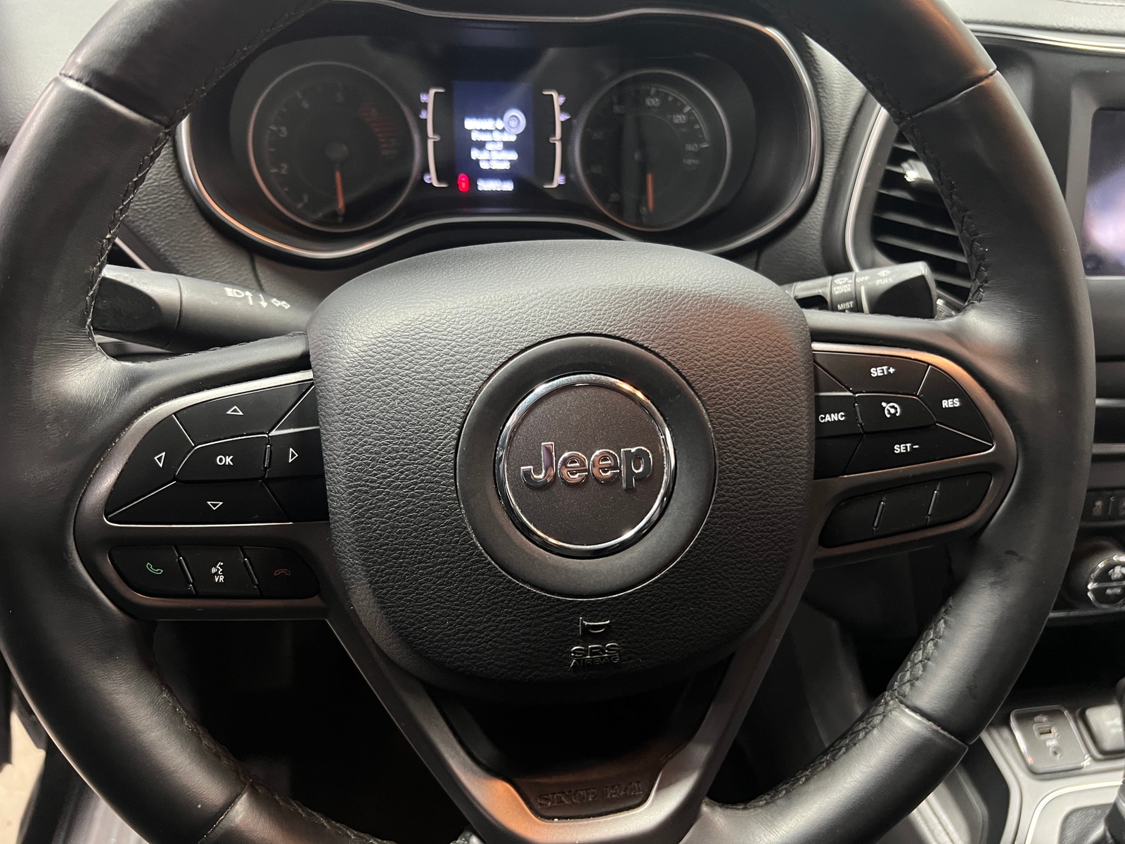 Thumbnail: 2019 Jeep Cherokee - 5