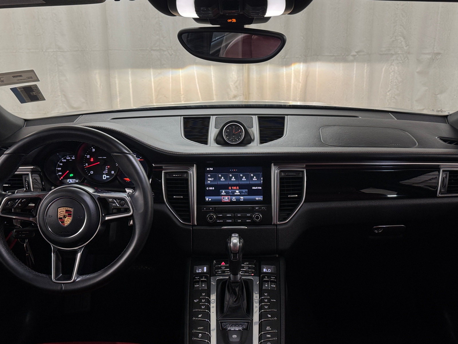 Thumbnail: 2017 Porsche Macan - 2