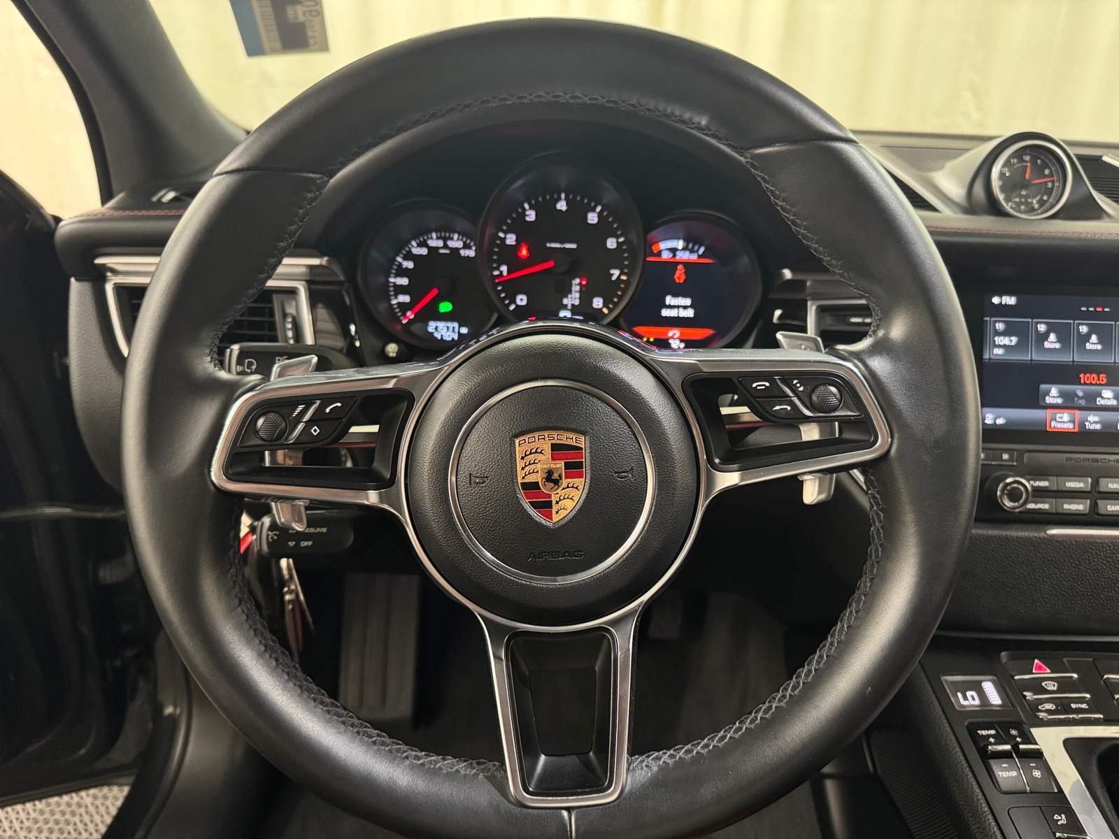 Thumbnail: 2017 Porsche Macan - 4