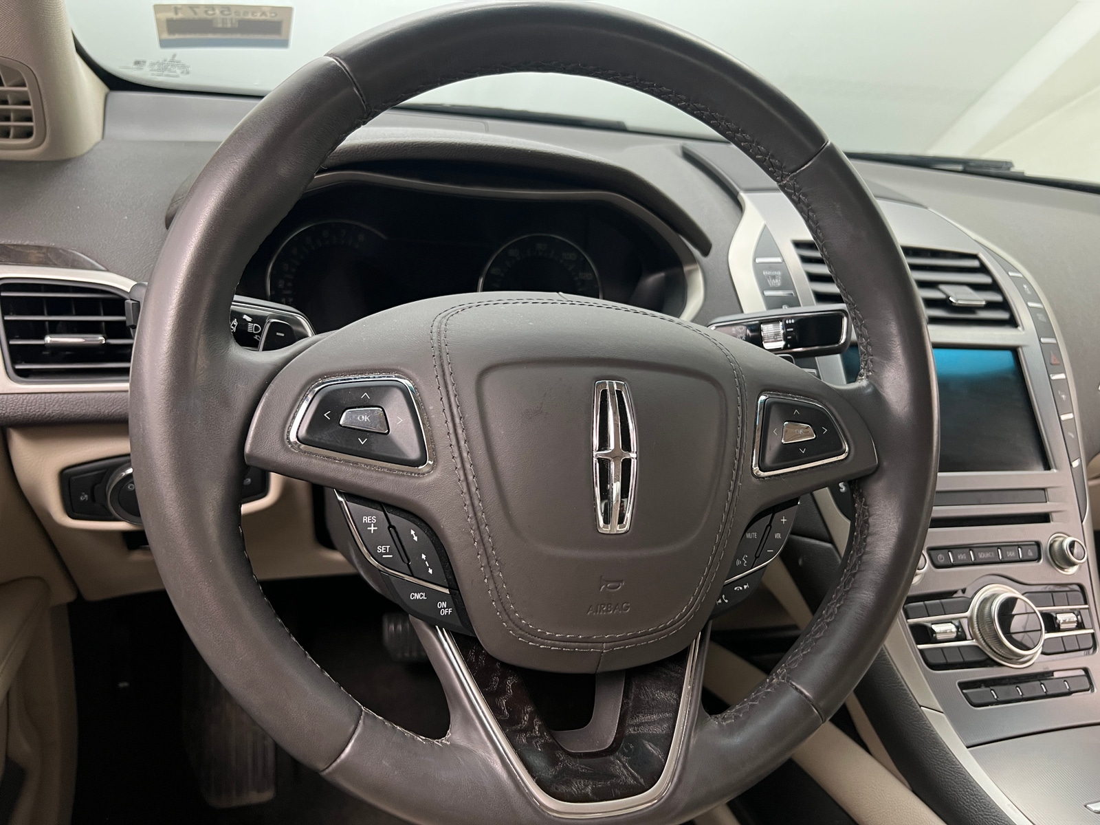 Thumbnail: 2020 Lincoln MKZ - 4