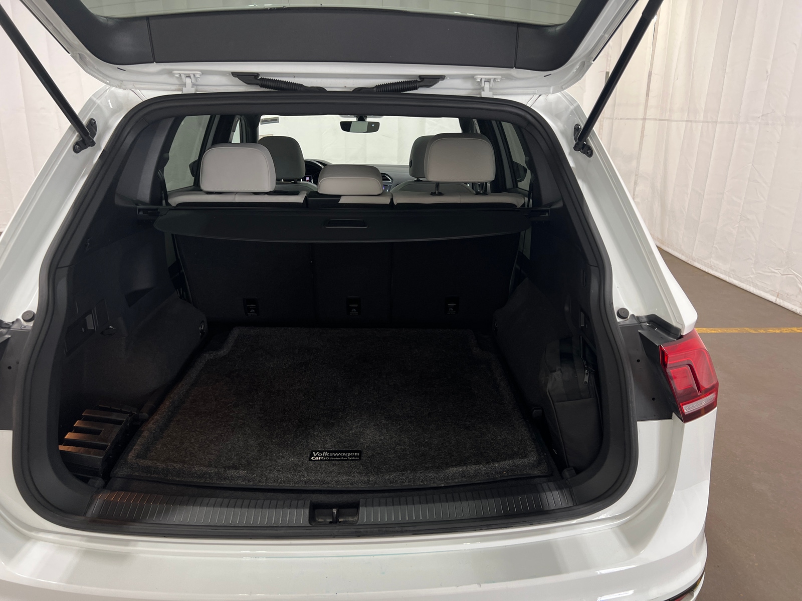 Thumbnail: 2020 Volkswagen Tiguan - 6