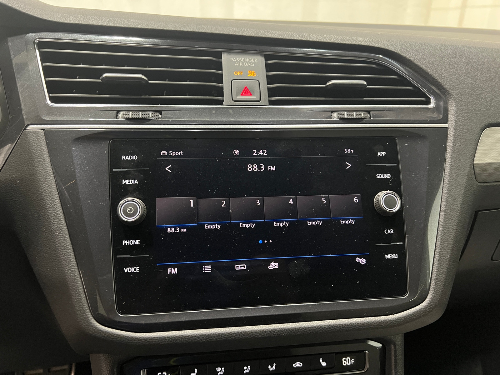 Thumbnail: 2020 Volkswagen Tiguan - 3