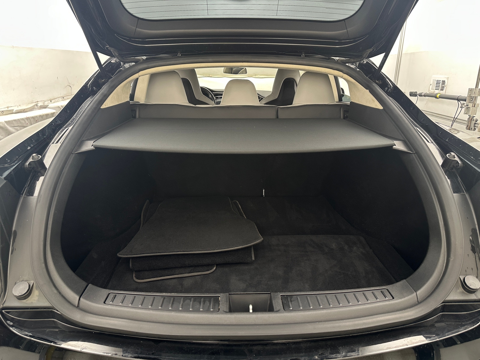 Thumbnail: 2015 Tesla Model S - 6