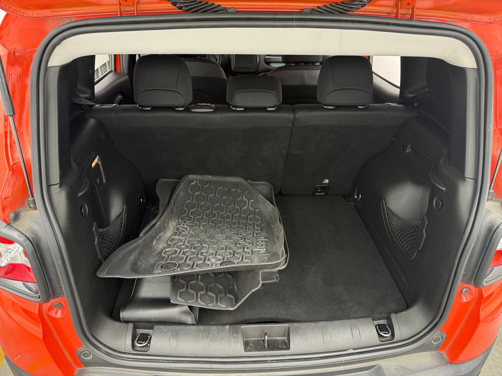 Thumbnail: 2019 Jeep Renegade - 7