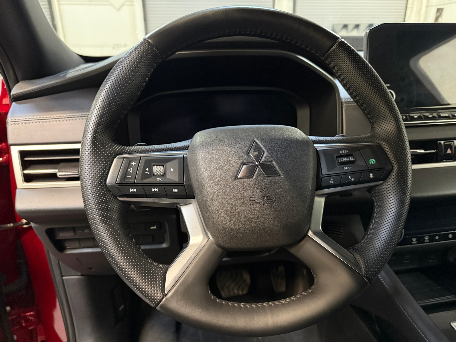 Thumbnail: 2024 Mitsubishi Outlander - 4