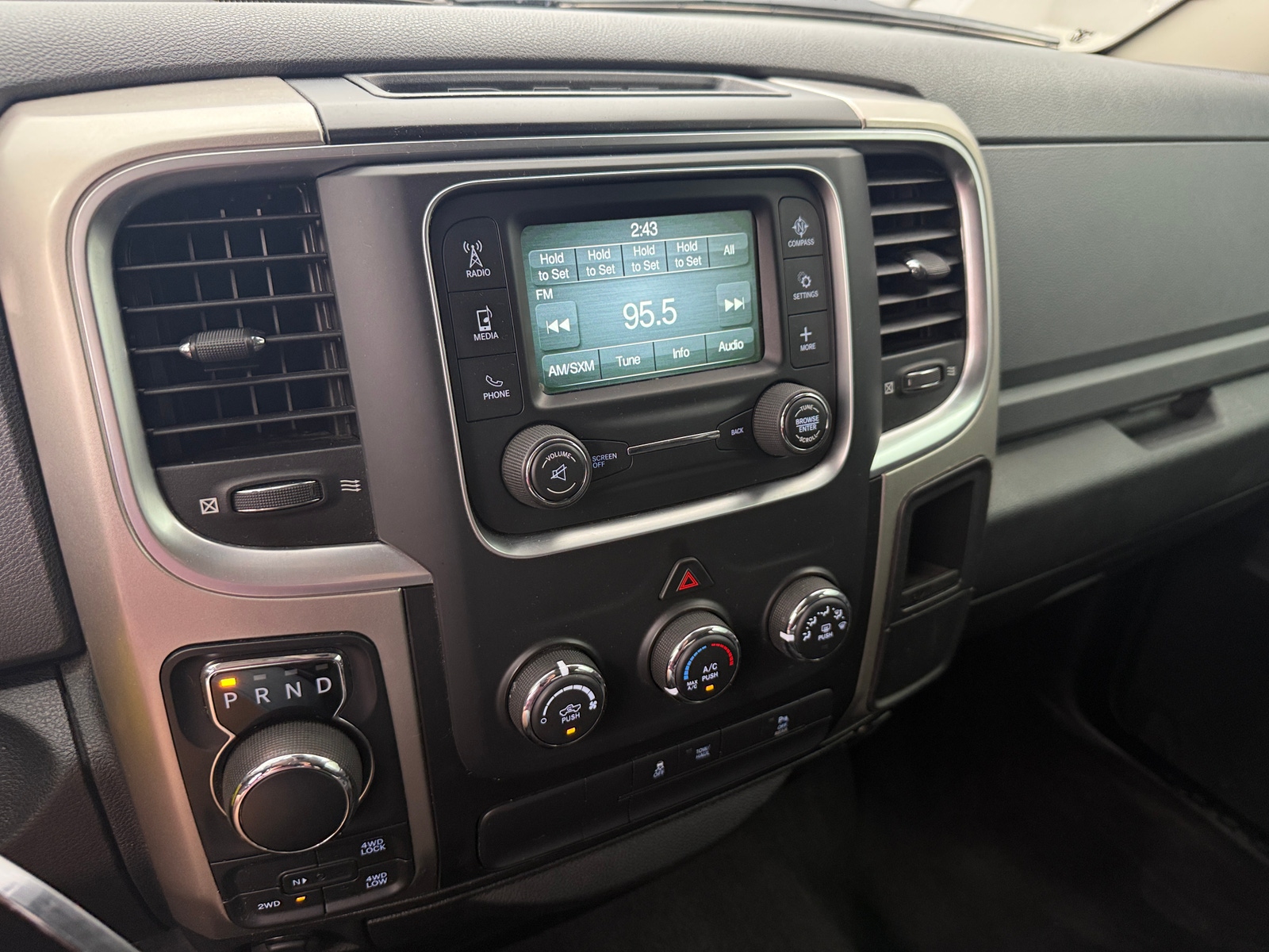 Thumbnail: 2020 RAM 1500 Classic - 4