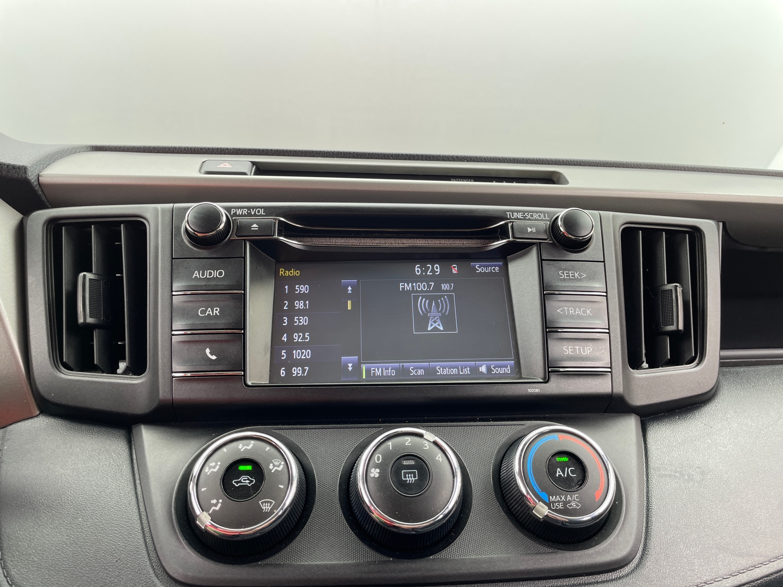 Thumbnail: 2018 Toyota RAV4 - 4