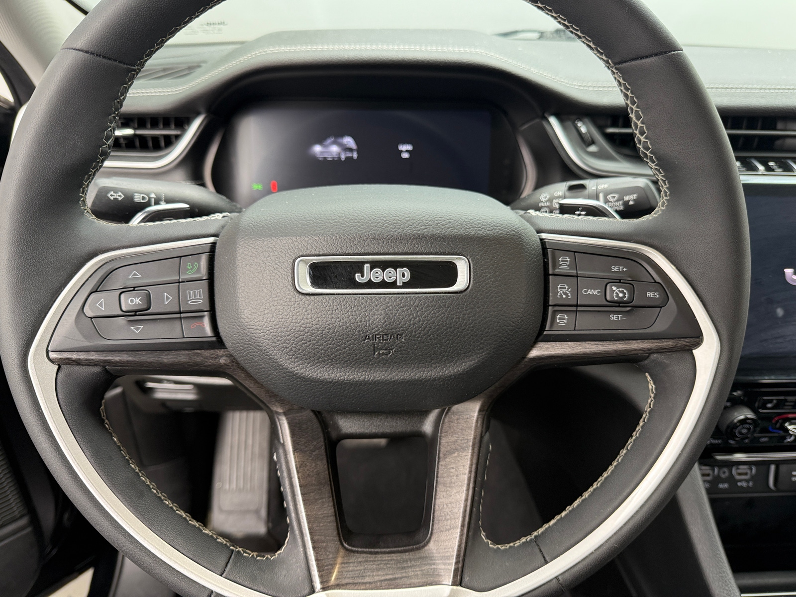Thumbnail: 2023 Jeep Grand Cherokee - 4