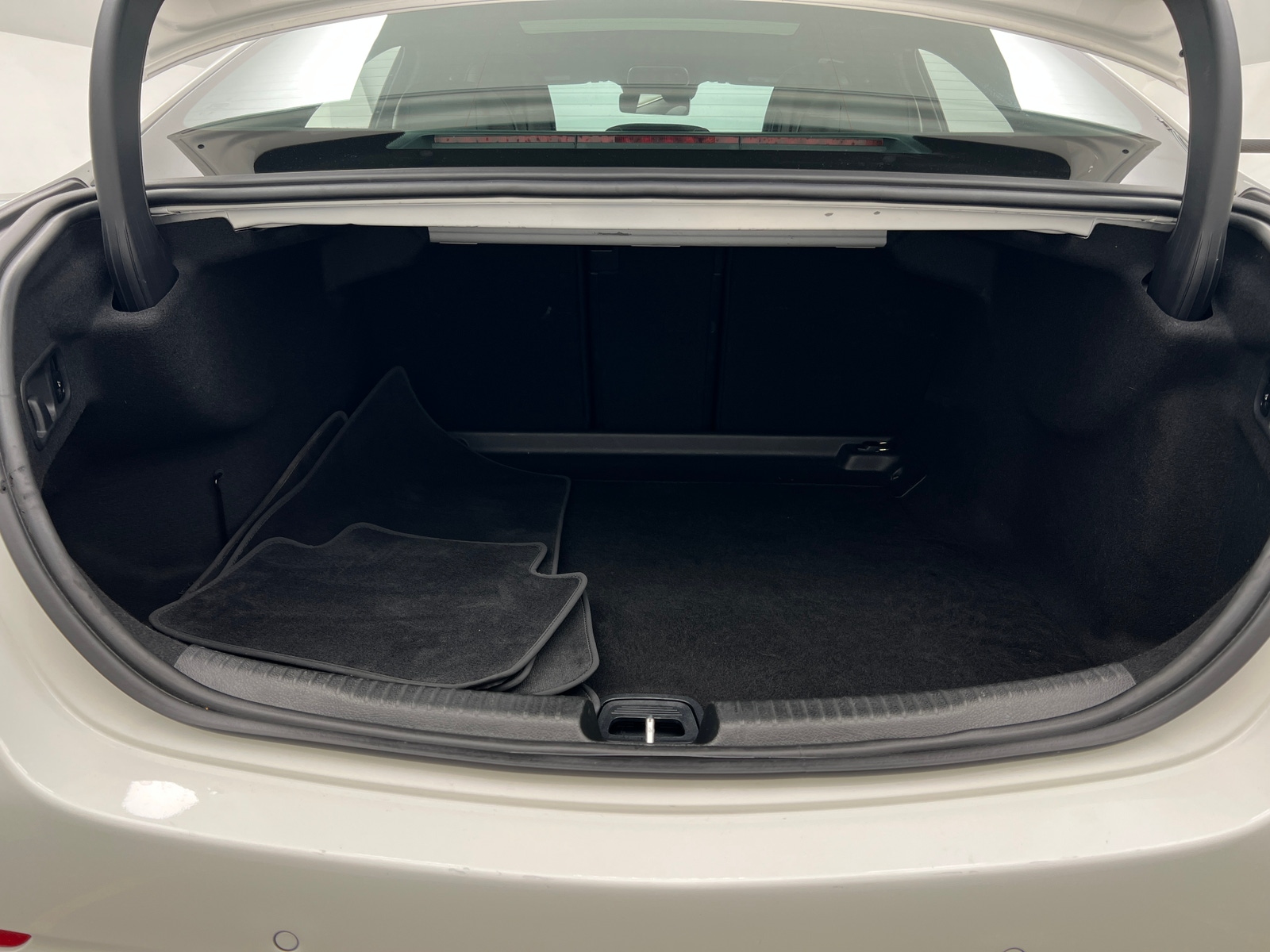 Thumbnail: 2024 Mercedes-Benz C-Class - 6