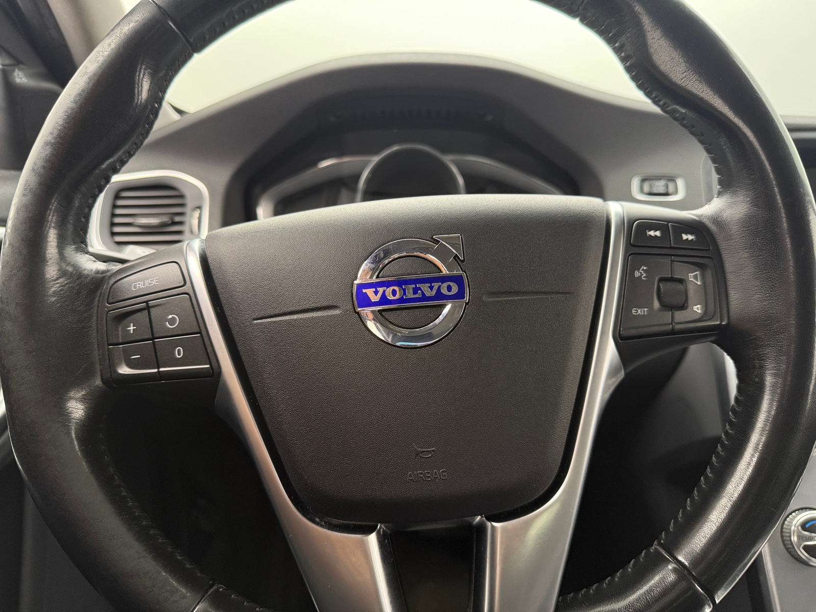 Thumbnail: 2018 Volvo V60 - 4