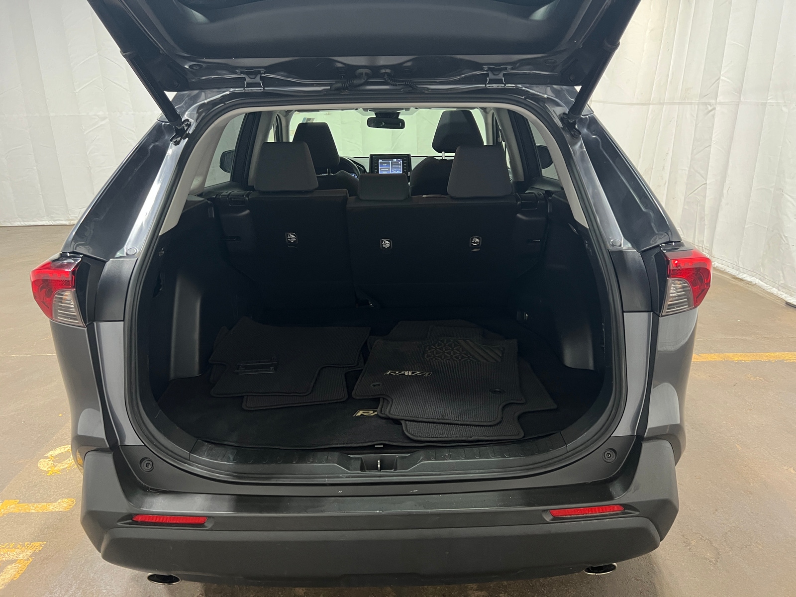Thumbnail: 2019 Toyota RAV4 - 7