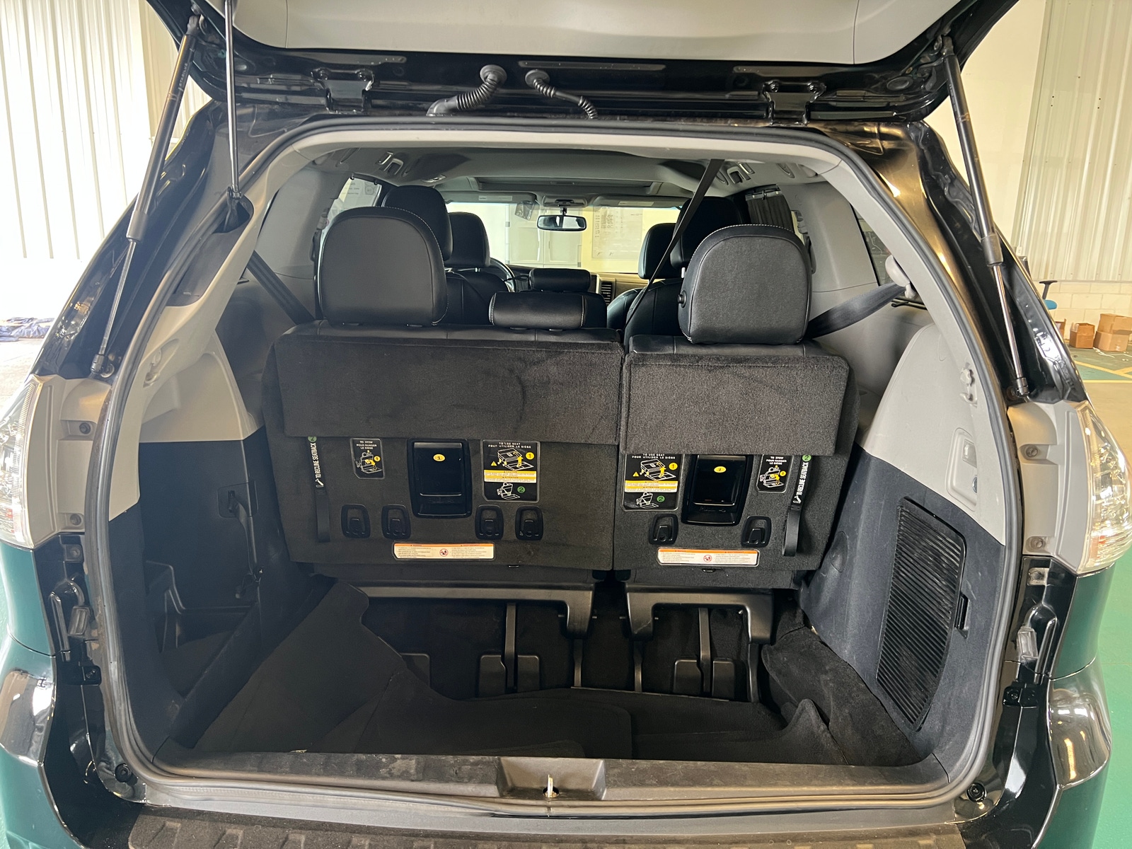 Thumbnail: 2015 Toyota Sienna - 6
