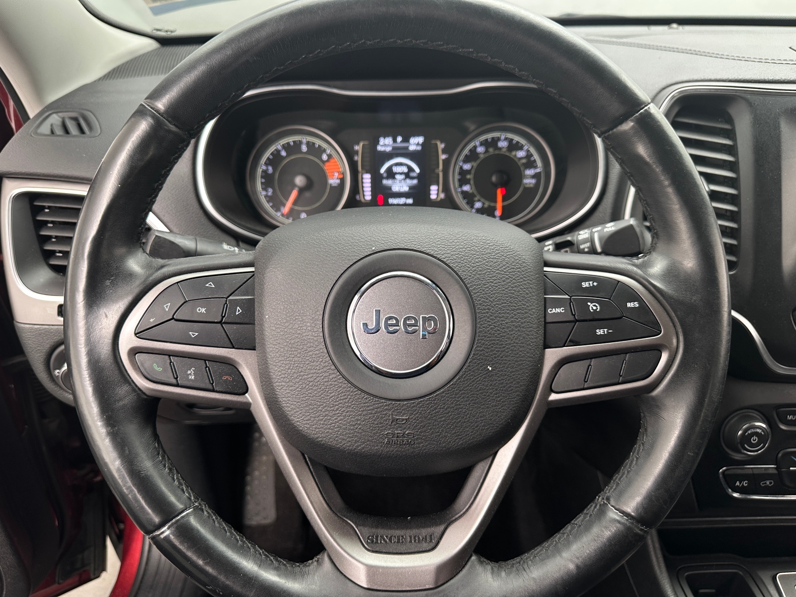Thumbnail: 2019 Jeep Cherokee - 5