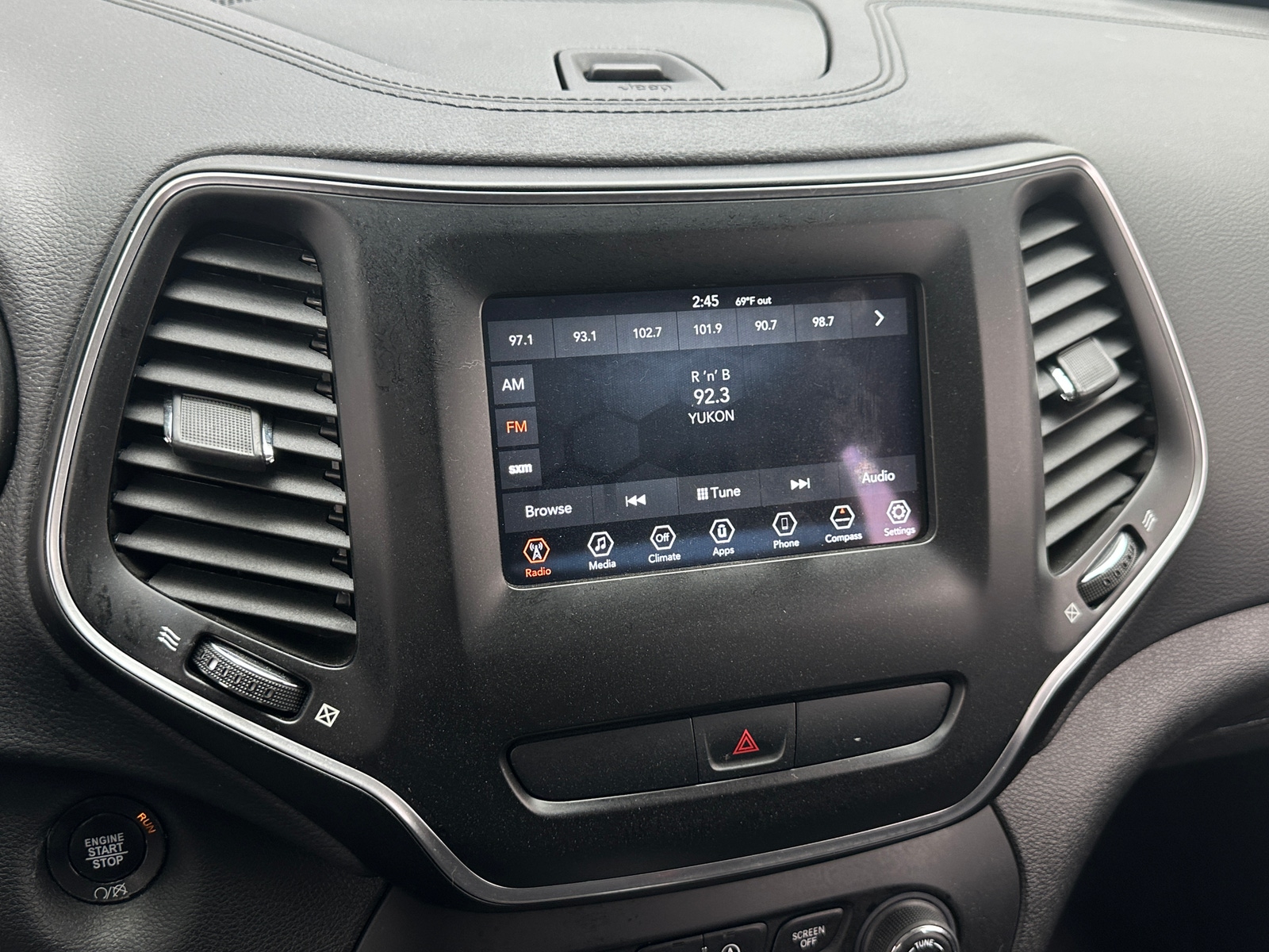 Thumbnail: 2019 Jeep Cherokee - 4