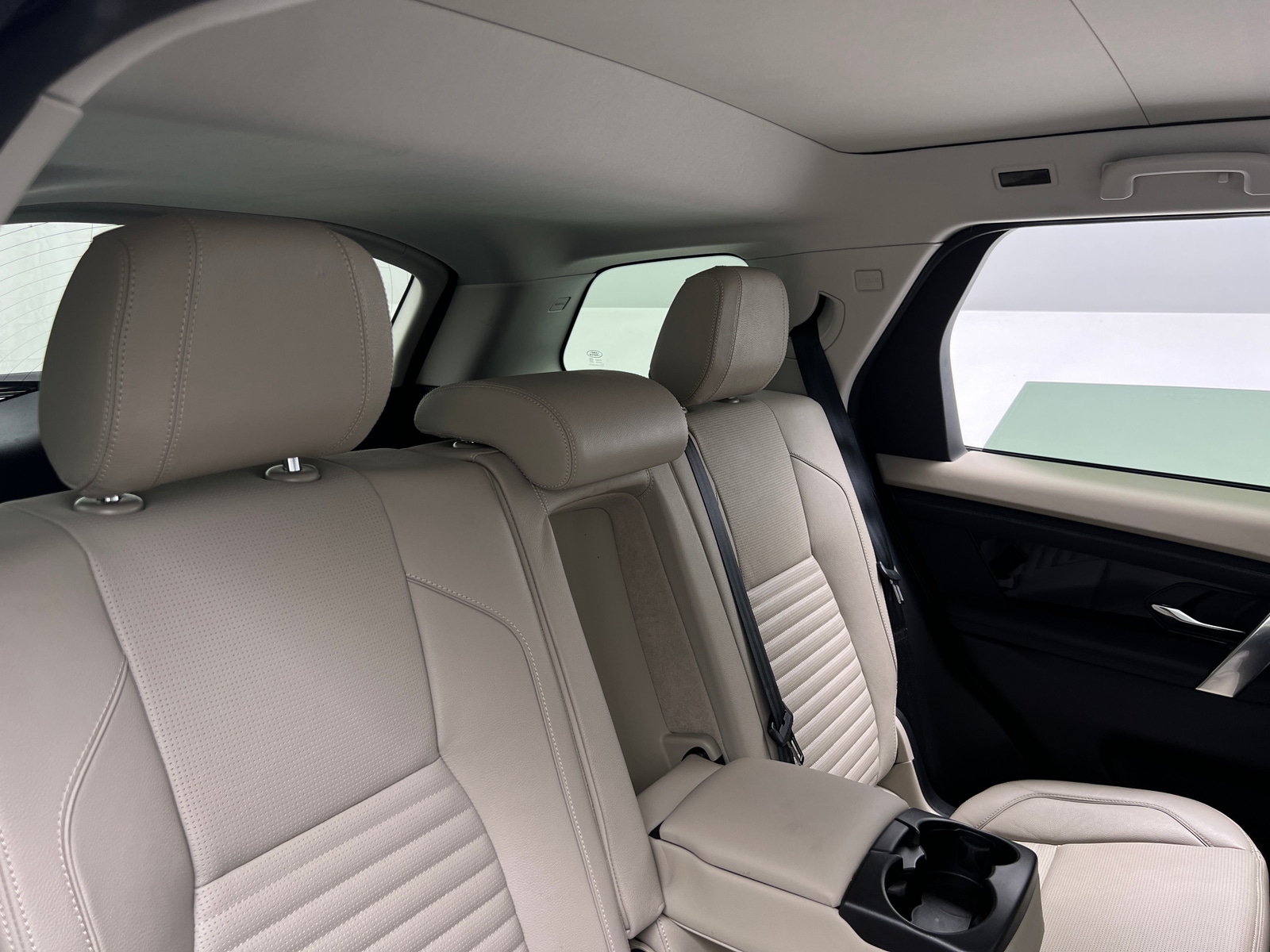 Thumbnail: 2020 Land Rover Discovery Sport - 5