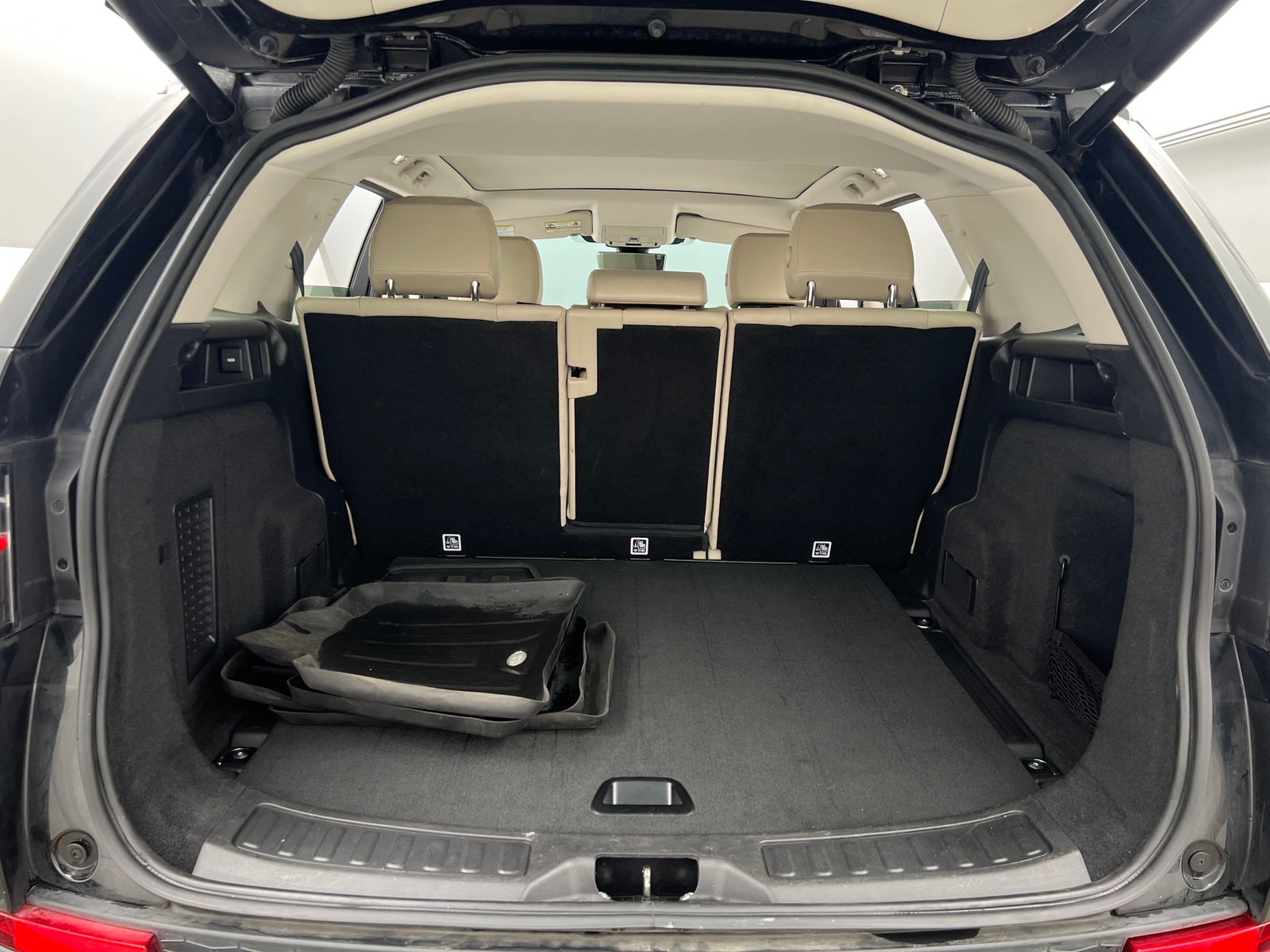 Thumbnail: 2020 Land Rover Discovery Sport - 6