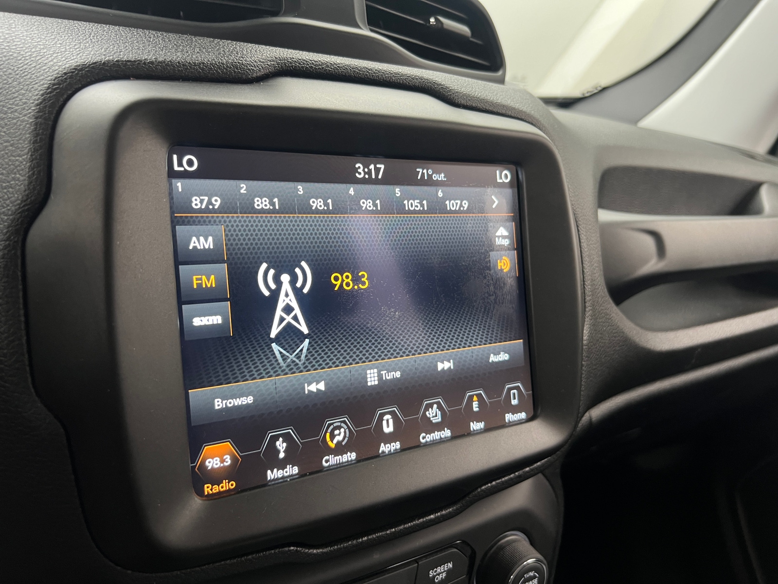 Thumbnail: 2019 Jeep Renegade - 3