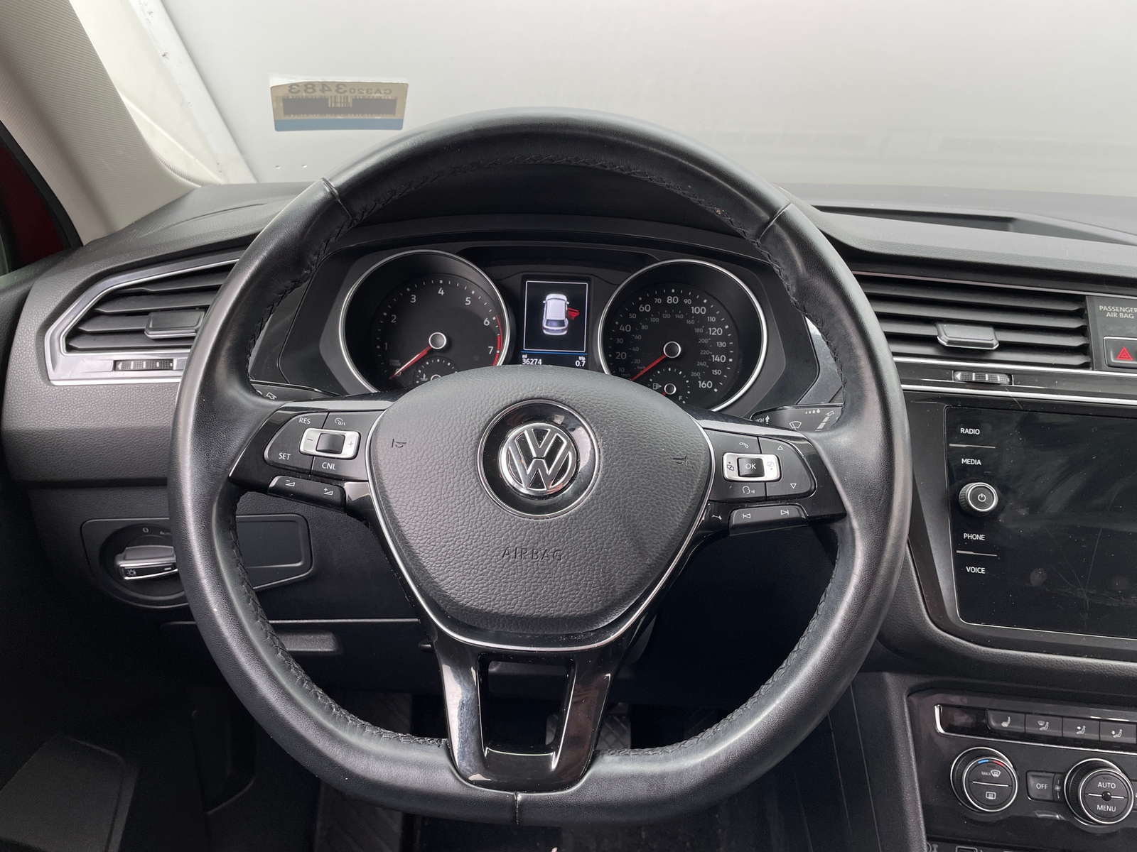 Thumbnail: 2018 Volkswagen Tiguan - 4