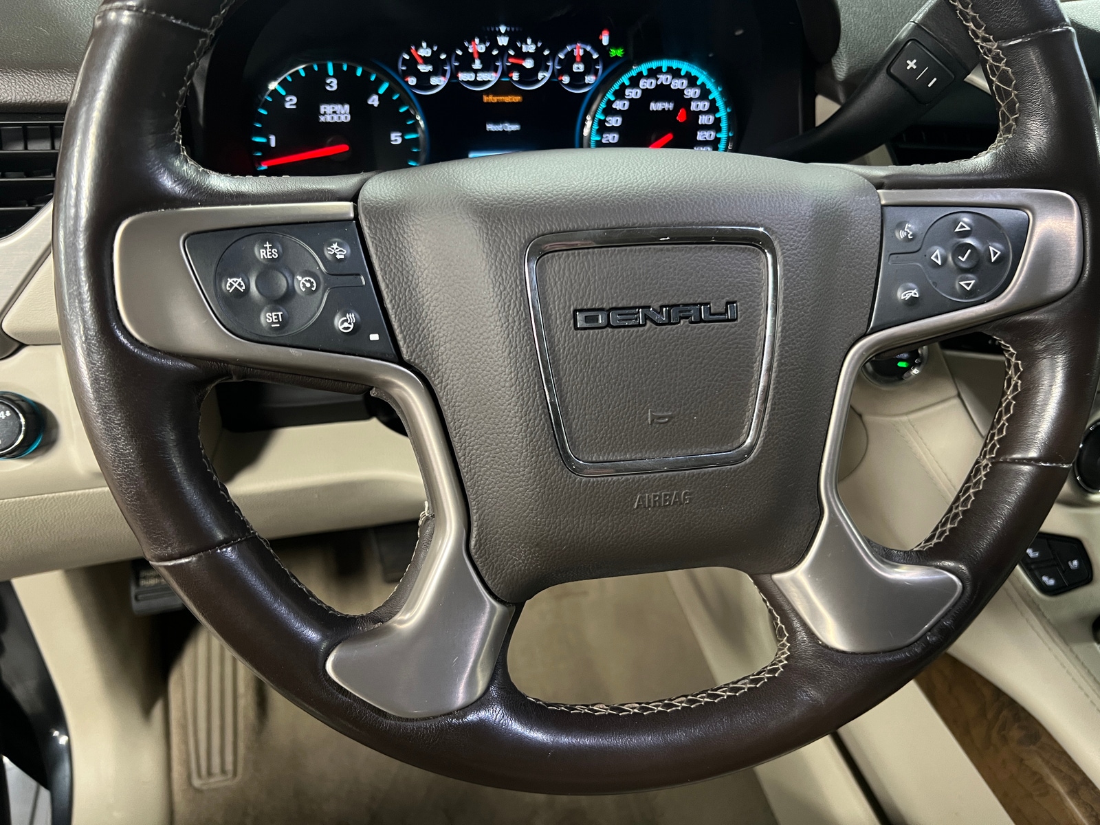 Thumbnail: 2019 GMC Yukon XL - 4