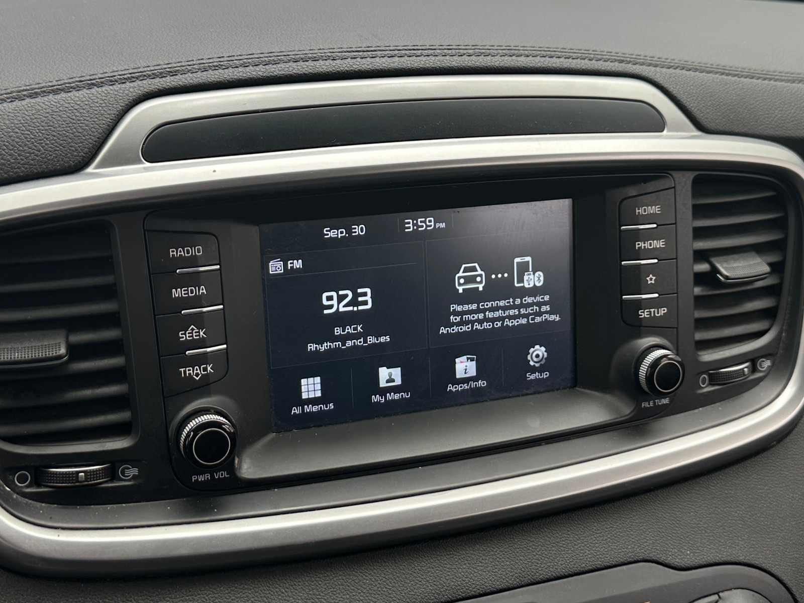 Thumbnail: 2019 Kia Sorento - 4