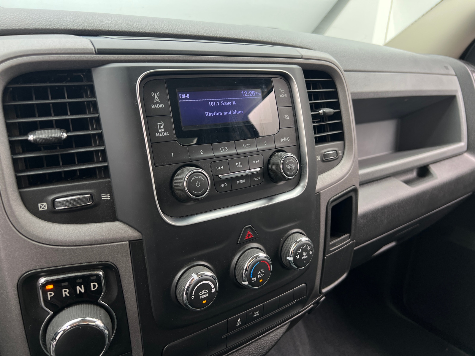 Thumbnail: 2019 RAM 1500 Classic - 4
