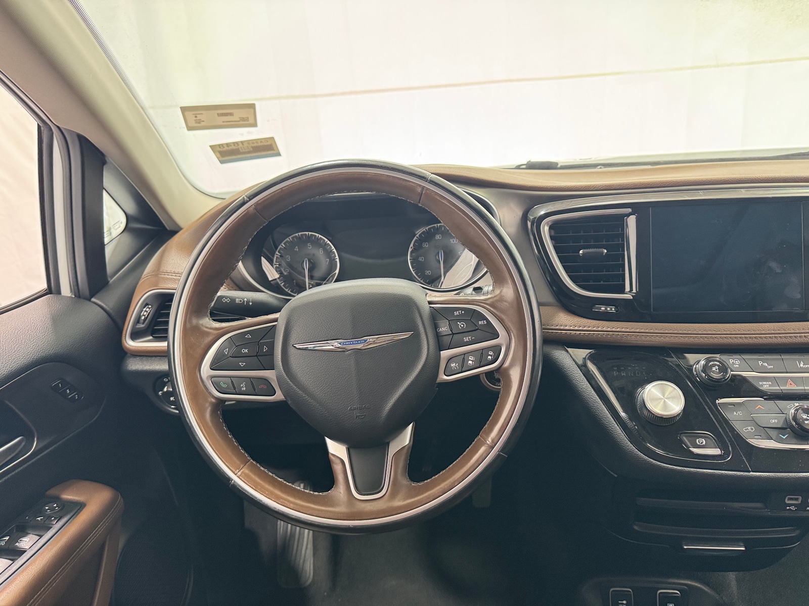 Thumbnail: 2017 Chrysler Pacifica - 4