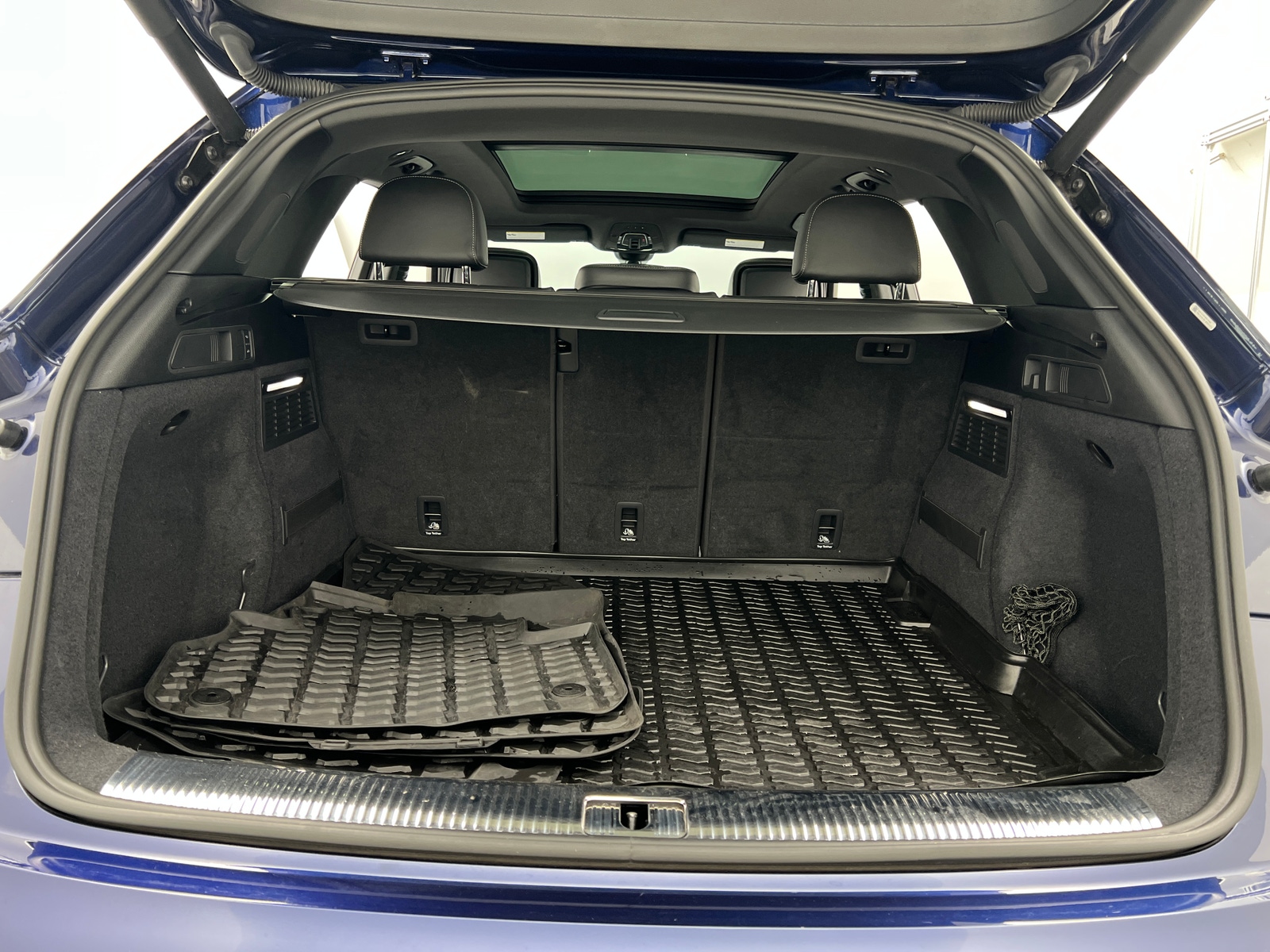 Thumbnail: 2019 Audi SQ5 - 6