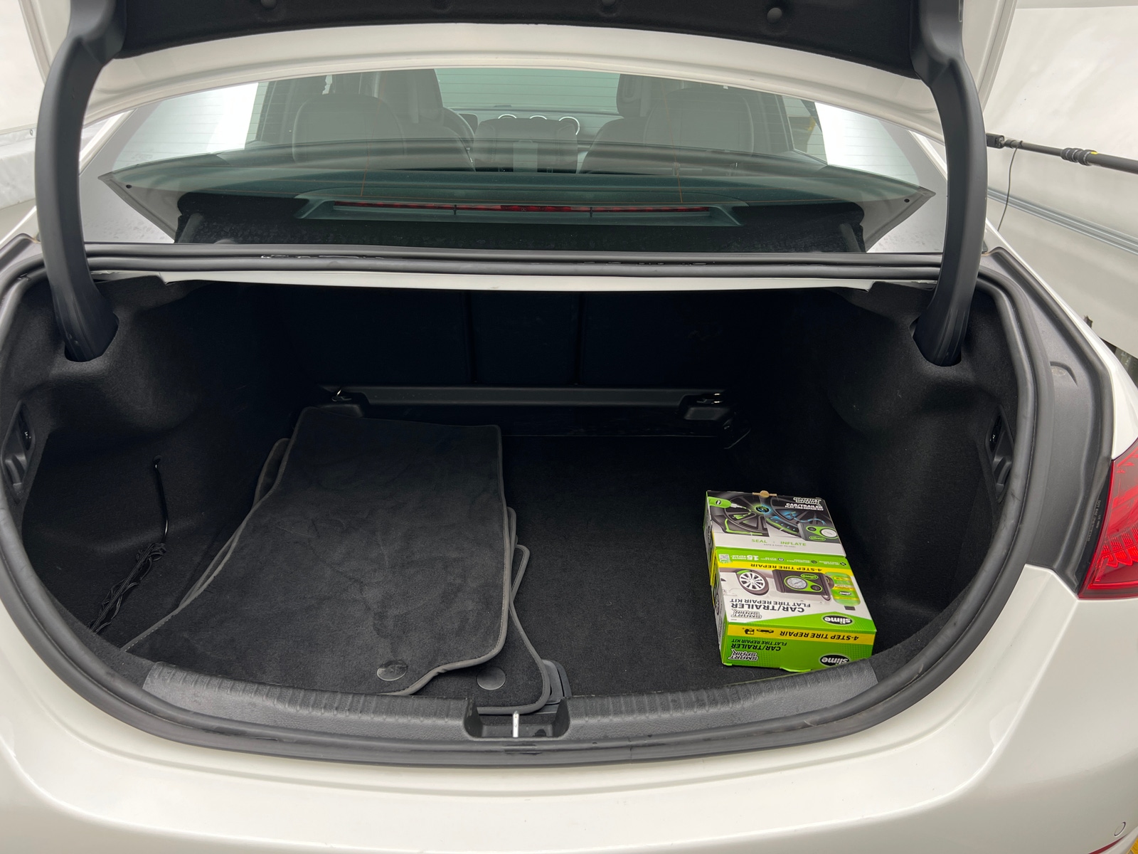 Thumbnail: 2024 Mercedes-Benz C-Class - 6