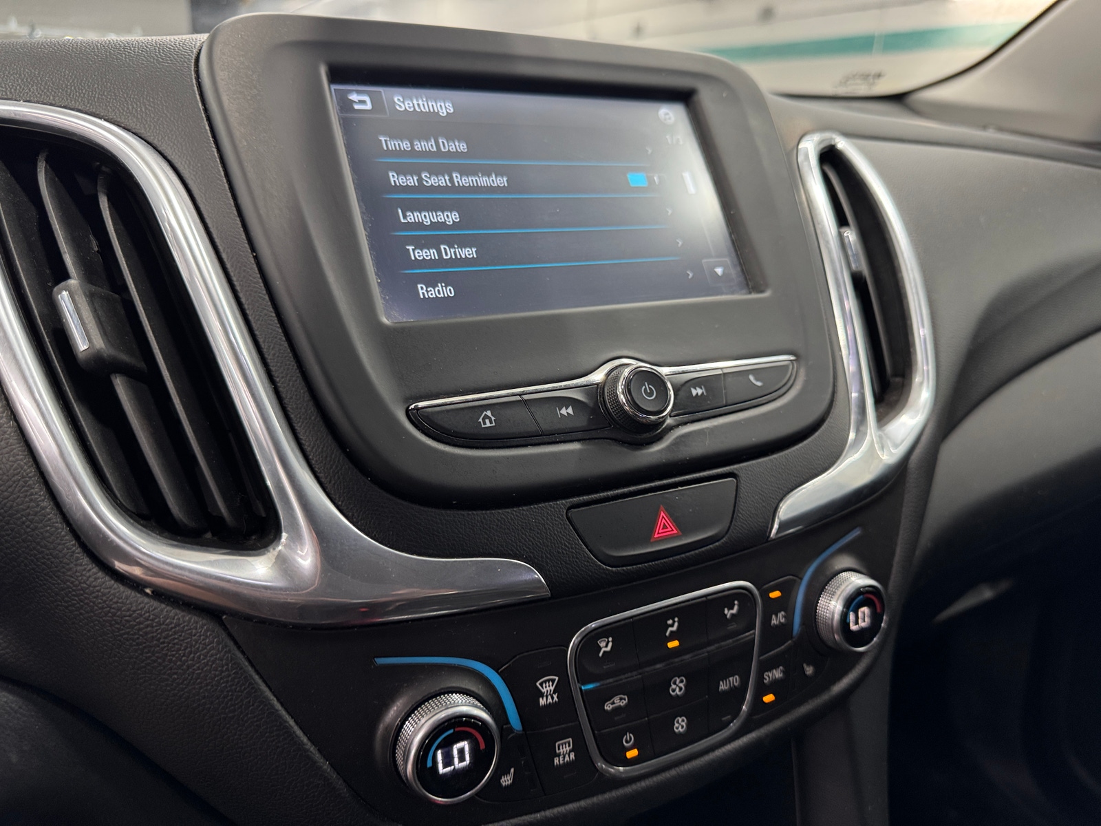 Thumbnail: 2018 Chevrolet Equinox - 4