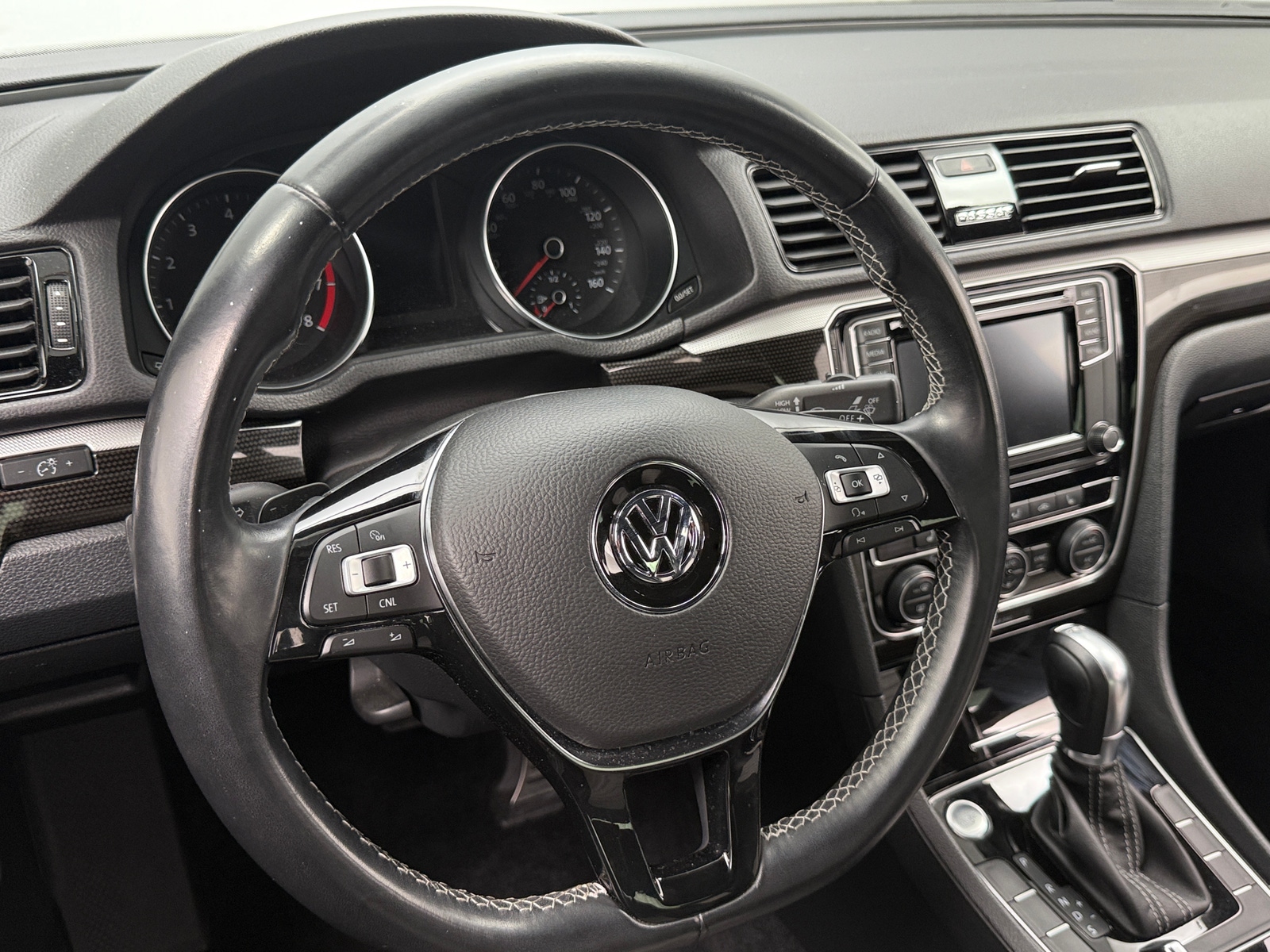 Thumbnail: 2018 Volkswagen Passat - 4