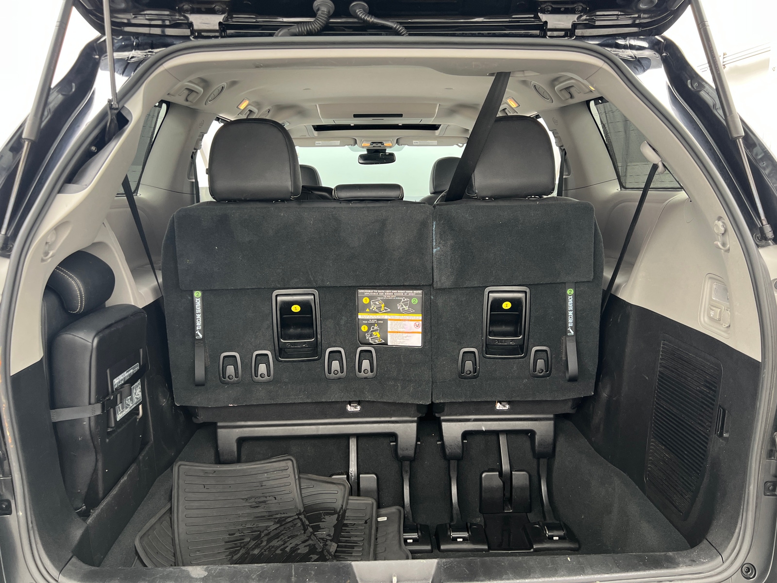 Thumbnail: 2019 Toyota Sienna - 6