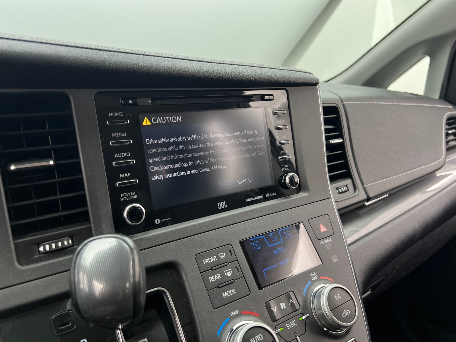 Thumbnail: 2019 Toyota Sienna - 3
