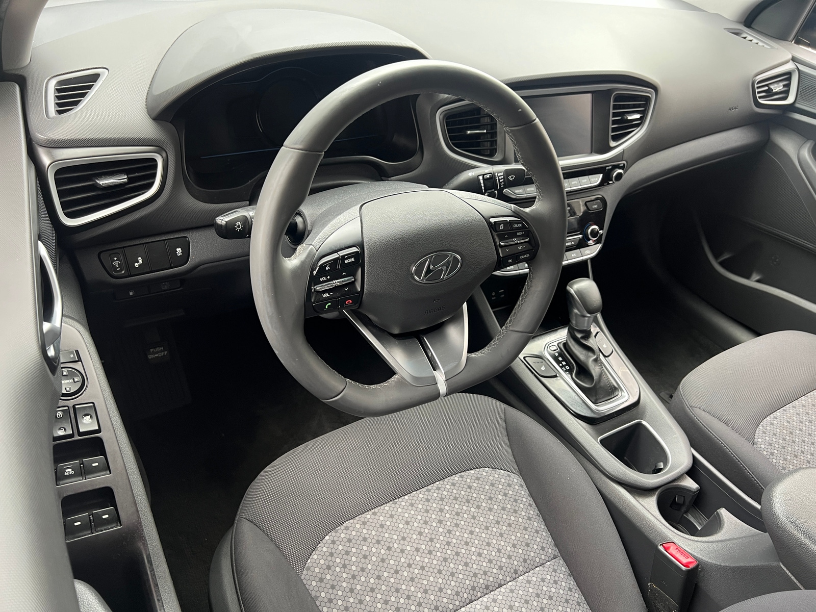 Thumbnail: 2017 Hyundai Ioniq - 3