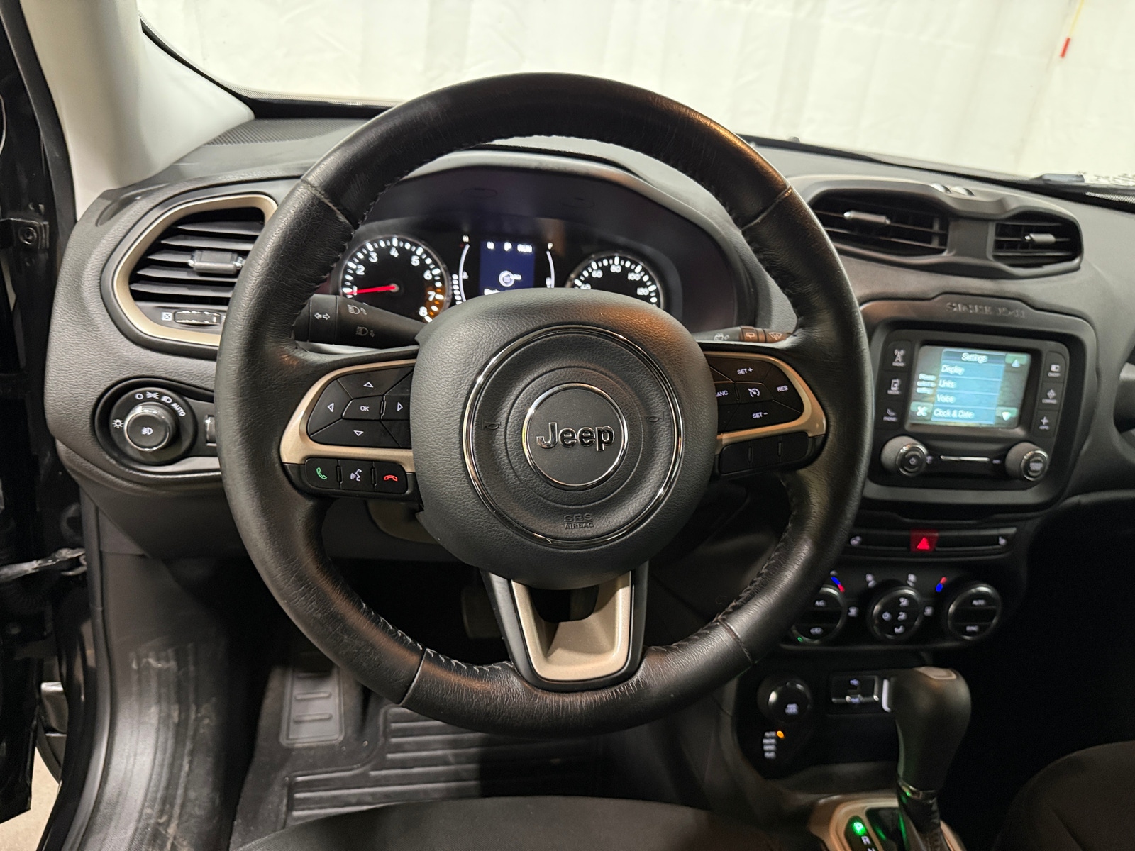 Thumbnail: 2016 Jeep Renegade - 5