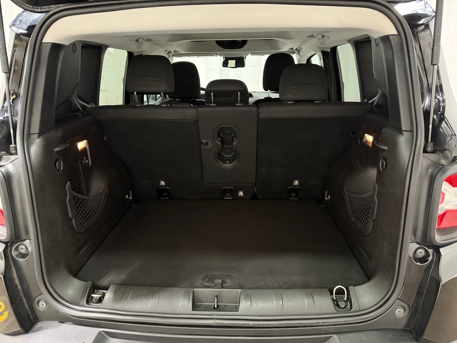 Thumbnail: 2016 Jeep Renegade - 7