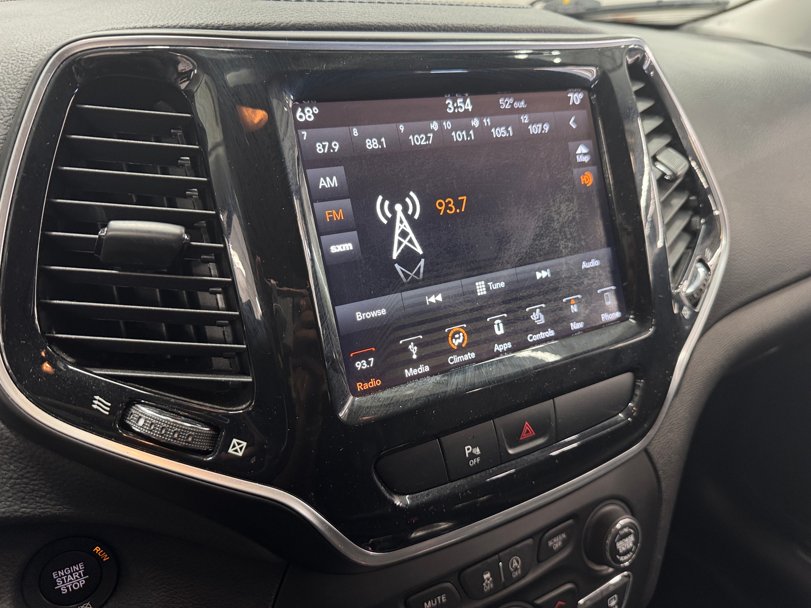 Thumbnail: 2019 Jeep Cherokee - 3